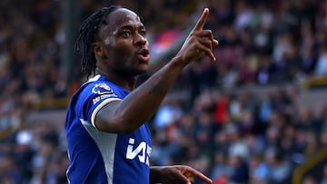 Raheem Sterling, jugador del Chelsea, celebra el gol anotado ante el Burnley.