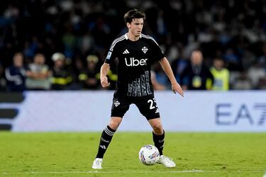 El pivote llegó cedido al Como el año pasado. Sus grandes actuaciones hicieron que Fábregas lo tuviera como indiscutible y en consecuencia, el técnico español pidió que se ejecutase su compra para tenerlo definitivamente en el equipo. Los italianos tuvieron que pagar al Manchester City 13 millones de euros. 