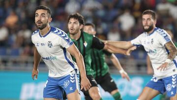 Jos&eacute; Le&oacute;n, jugador del CD Tenerife, durante un partido.