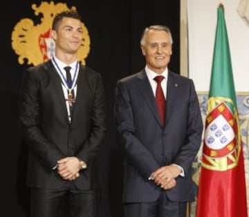 El delantero del Real Madrid y la selecci¨®n lusa, Cristiano Ronaldo es nombrado Gran Oficial de la Orden del Infante D. Henrique por el presidente del pa¨ªs, Cavaco Silva durante un acto celebrado en el Palacio de Belem