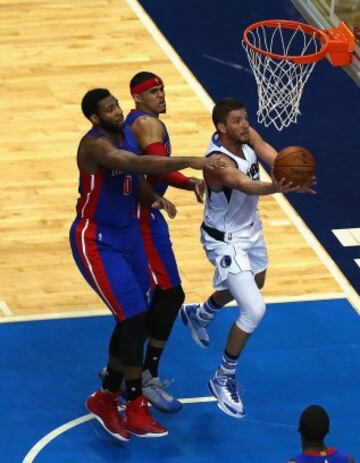 Chandler Parsons trata de anotar.