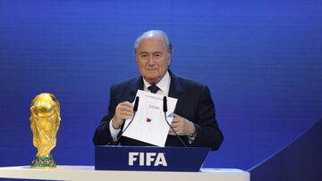 Sepp Blatter hace oficial que Qatar ser&aacute; la sede del Mundial de 2022