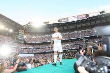 Cristiano Ronaldo durante su presentación en el Estadio Santiago Bernabéu