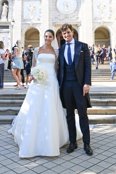 Álvaro González y Carla Vico salen de la iglesia Parroquial de Santa Bárbara tras darse el 'sí quiero', a 27 de Junio de 2025 en Madrid (España).