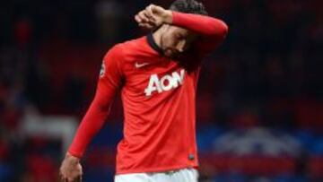 Van Persie estará un mes de baja por una lesión muscular