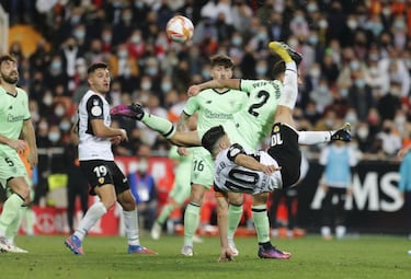 Copa del Rey: Guedes rocket fires Valencia into the final