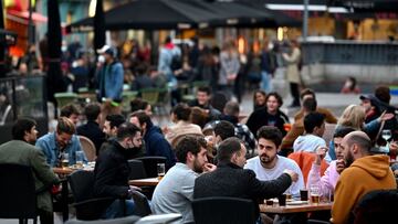 La OMS pide a España prudencia para contener los contagios.