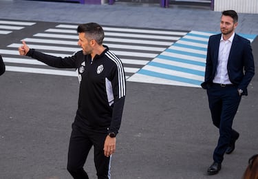 Paulo Pezzolano se pone el mono de trabajo