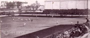 Vista desde un lateral de tribuna Preferencia hacia la portería del Gol Sur durante el encuentro celebrado el domingo 17-02-1935, 12ª Jornada Primera División-Temporada 1934/1935: BETIS BALOMPIÉ-1 GOL de TIMIMI.