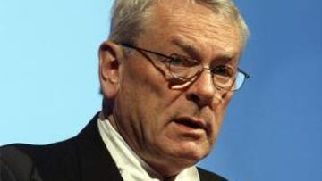 Dick Pound critica a la ATP por no "hacer nada" ante el positivo de Agassi