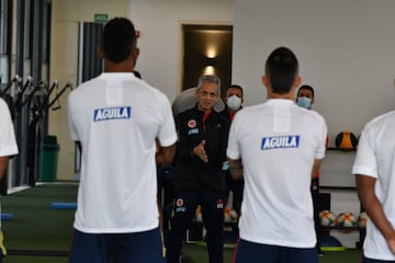 El entrenador colombiano, Reinaldo Rueda, realizó el primer entrenamiento con los jugadores convocados del FPC al microciclo que se lleva a cabo en la Sede Deportiva de la Federación Colombiana de Fútbol. 