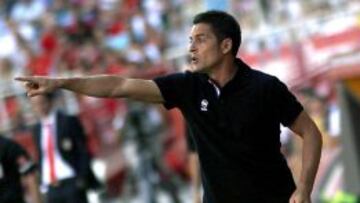 El Almería busca un central, un centrocampista y un extremo