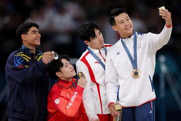 El gimnasta colombiano logró la medalla de plata en la prueba de barra fija de los Juegos Olímpicos de París 2024 tras lograr una clasificación de 14.533, misma puntuación del japonés Shinnosuke Oka que fue oro gracias a su ejecución.  