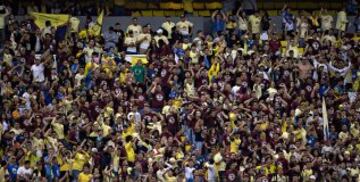 Las Águilas celebraron con un triunfo, un mosaico, un homenaje a sus delanteros históricos y un nuevo himno para el centenario.