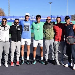 Sinner, un triunfo con parada junto a Alcaraz en la Academia de Ferrero