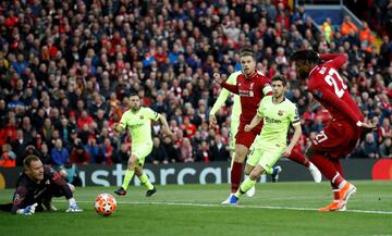 1-0. Divock Origi marcó el primer gol.