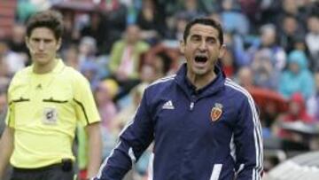 <b>CONTUNDENTE. </b>Manolo Jiménez, durante un partido del Real Zaragoza en La Romareda.