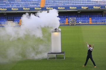 Magic and tricks at Cazorla's presentation