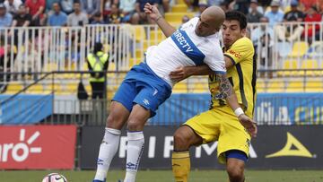 Futbol, Everton vs Universidad Catolica. 
 Segunda fecha, campeonato de Clausura 2016/17.
 El jugador de Universidad Catolica  Santiago Silva, izquierda, disputa el balon con Matias Blazquez de Everton durante el partido de primera division en el estadio Sausalito de Vi&Atilde;&plusmn;a del Mar, Chile.
 12/02/2017
 Martin Thomas/Photosport
 *************
 
 Football, Everton vs Universidad Catolica.   Second date, Closure Championship 2016/17.
 Universidad Catolica&#039;s player Santiago Silva, left, battles for the ball against Matias Blazquez of Everton during the first division football match held at the Sausalito stadium in Vi&Atilde;&plusmn;a del Mar, Chile.
 12/02/2017.
 Martin Thomas/Photosport