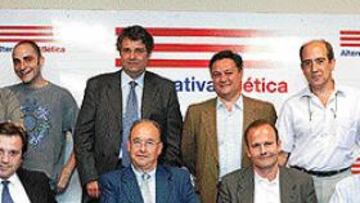<b>ALTERNATIVA ATLÉTICA</B>. Alfonso Camba trabaja con el grupo Alternativa Atlética, con quienes celebró ayer una nueva junta.