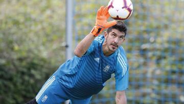 Nereo Champagne entrenando con el Real Oviedo. 