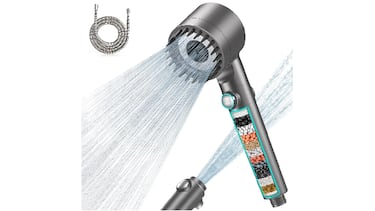 Así es la alcachofa de ducha purificante que triunfa por ser antical y proteger la piel