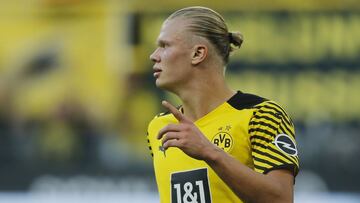 Soccer Football - Bundesliga - Borussia Dortmund v Eintracht Frankfurt - Signal Iduna Park, Dortmund, Germany - August 14, 2021   Borussia Dortmund&#039;s Erling Haaland celebrates scoring their fifth goal REUTERS/Leon Kuegeler DFL regulations prohibit an