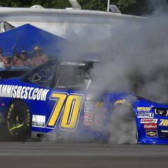 Susto enorme en Watkins Glen: ¡a Derrike Cope le explota el coche!