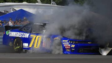 Instante de la explosión del Chevrolet de Derrike Cope en Watkins Glen.