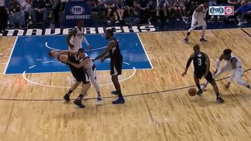 Barea (1,83) bota de un golpe a Griffin (2,08)... ¡y lo ovacionan!