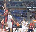 Baskonia logra su primera victoria en el último segundo