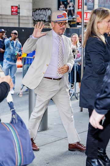 John Leguizamo, actor, comediante y productor de cine estadounidense, llegando al Madison Square Garden para presenciar el cuarto partido de la eliminatoria de Playoffs entre los Boston Celtics y los New York Knicks.
