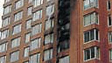 El edificio en llamas.