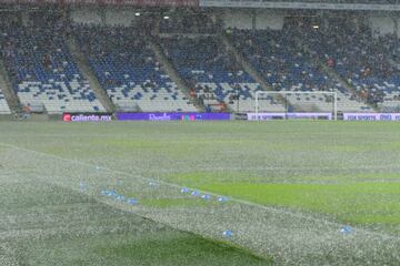 Así lució la cancha de Rayados ante la fuerte lluvia