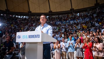 El presidente del Partido Popular y candidato a la Presidencia del Gobierno, Alberto Núñez Feijóo, interviene durante un acto central de campaña electoral, en la Plaza de Toros Pontevedra, a 9 de julio de 2023, en Pontevedra, Galicia (España). Pontevedra es uno de los numerosos lugares que está visitando Feijóo de cara a las elecciones generales del próximo 23 de julio.
09 JULIO 2023
Elena Fernández / Europa Press
09/07/2023