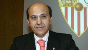 El presidente del Sevilla, José María Del Nido, se declaró hoy "convencido" de que si Florentino Pérez vuelve a presidir el Real Madrid no intentará fichar al actual consejero y director deportivo nervionense, Ramón Rodríguez Verdejo, ''Monchi'', tal y como se ha especulado en las últimas semanas.