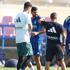Pomares ya se entrena a las órdenes de Gabi en una sesión sin Keidi Bare