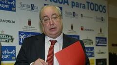 "No hay autonomía, el que decide los fichajes soy yo"