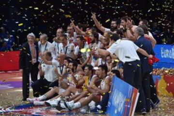 Celebración de los españoles por la medalla de oro conseguida.