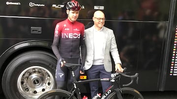 Chris Froome posa junto a Dave Brailsford durante la presentaci&oacute;n del equipo Ineos en el Tour de Yorkshire 2019.