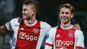 Matthijs De Ligt con Frenkie De Jong celebrando una victoria con el Ajax.