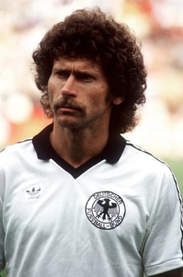 7 de septiembre de 1951: Nace en Kolbermoor el ex defensor alem&aacute;n, Paul Breitner. Campe&oacute;n del mundo en 1974.