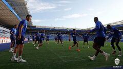 El Valencia se entren&oacute; en el King Power Stadium.