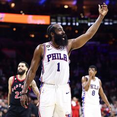 James Harden considera regresar a los Houston Rockets