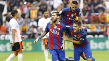 Messi celebra un gol de penalti ante el Valencia