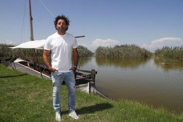 Titular en la final ante el Valencia (jugó 12 encuentros en esta edición de la Champions), fue fichado tras realizar una extraordinaria campaña en el Mallorca (le sirvió para acudir al Mundial de Francia-98), pero no tuvo suerte en una etapa convulsa del Madrid, con salidas de entrenadores como Camacho, Hiddink, Toshack… Aún así ganó dos Champions, una Liga, una Intercontinental y una Supercopa de España. Su última campaña, la de 2002.03, estuvo cedido en el Bolton, donde siguió hasta 2008, año en el que se fue al Ipswich Town. También jugó en el AEK de Larnaca.