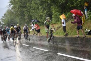 Alberto Contador intentó un ataque para recortar tiempo a Froome pero el grupo de favoritos le alcanzó rápido.