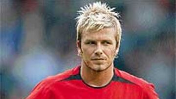 <B>A SUS ÓRDENES, SEÑORA.</B> De Victoria depende el destino de Becks.