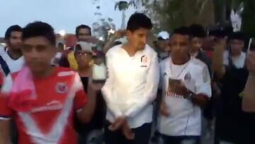 Ronaldinho no se presenta a un acto y los fans atan al organizador