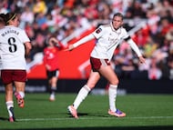 Soccer Football - Women's Super League - Manchester United v Arsenal - Leigh Sports Village, Leigh, Britain - September 21, 2025 Arsenal's Alessia Russo reacts as Mariona Caldentey looks on Action Images via Reuters/Craig Brough